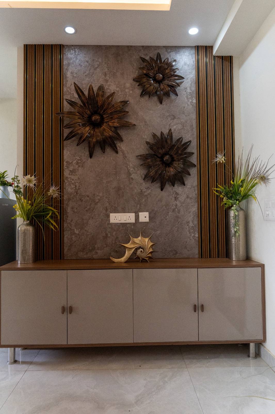 2 BHK entrance console and wall decor